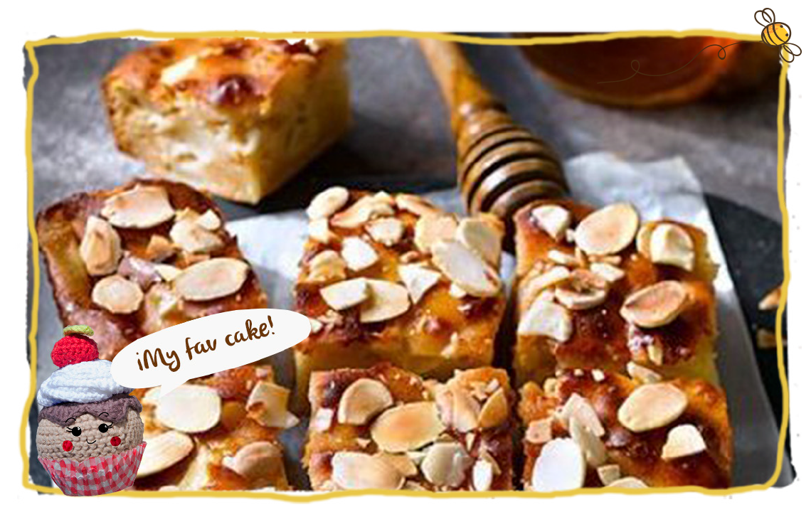 Bizcocho de manzana con miel y almendras, bodegón