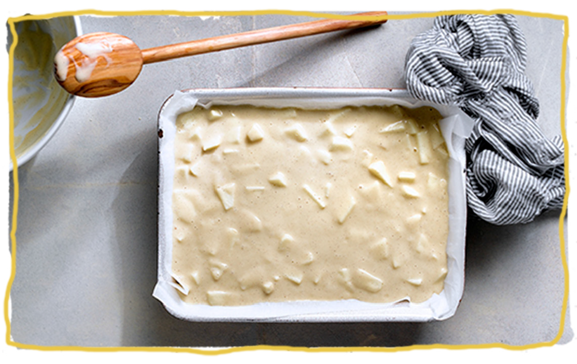 Bizcocho de manzana con miel y almendras, bizcocho