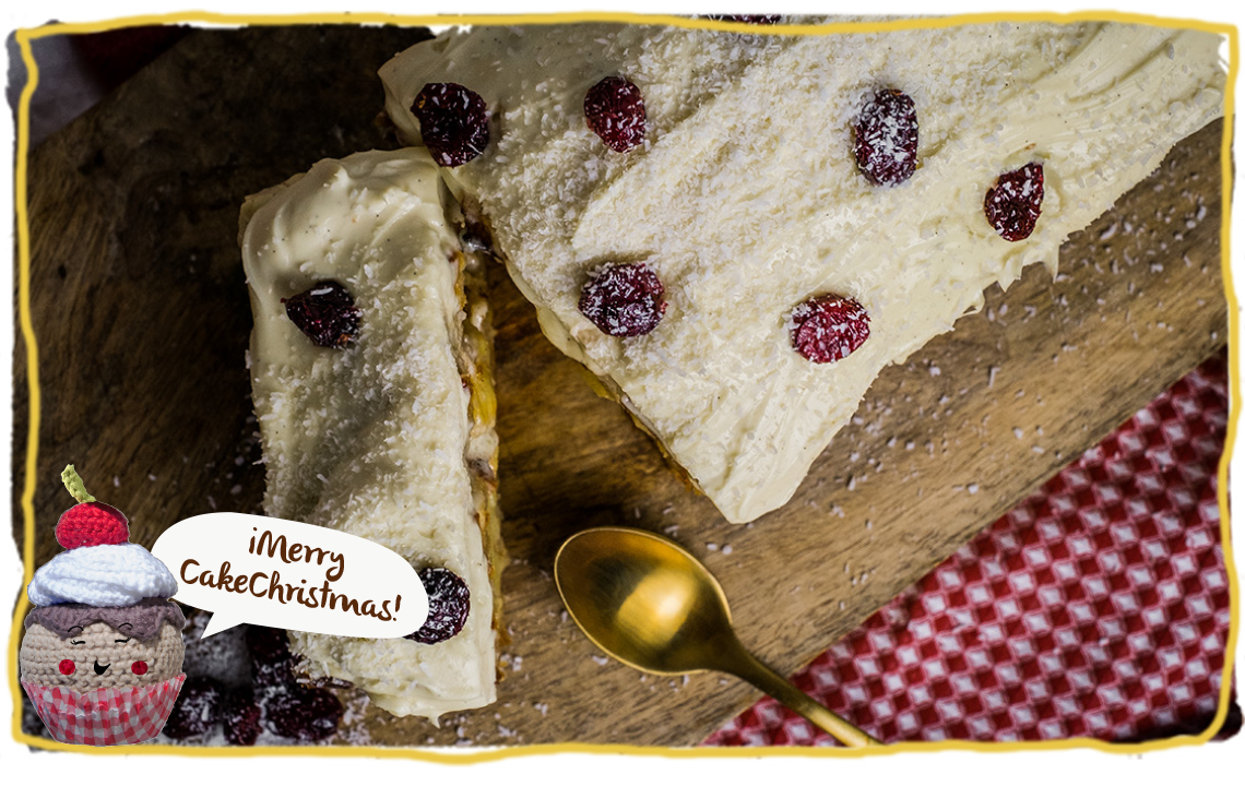 Pastel de manzana con almendras y miel recubierto de queso crema, consumo